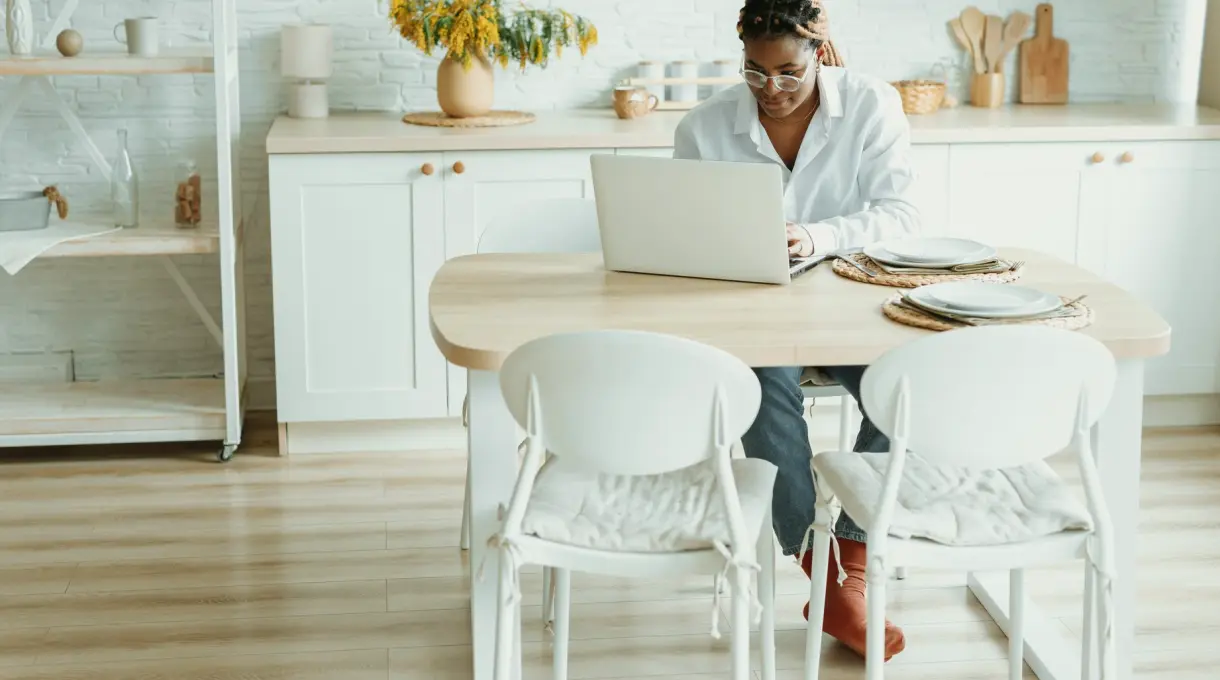Tjekliste eller vilkårsresumé: hvad hjælper mest før et digitalt køb?